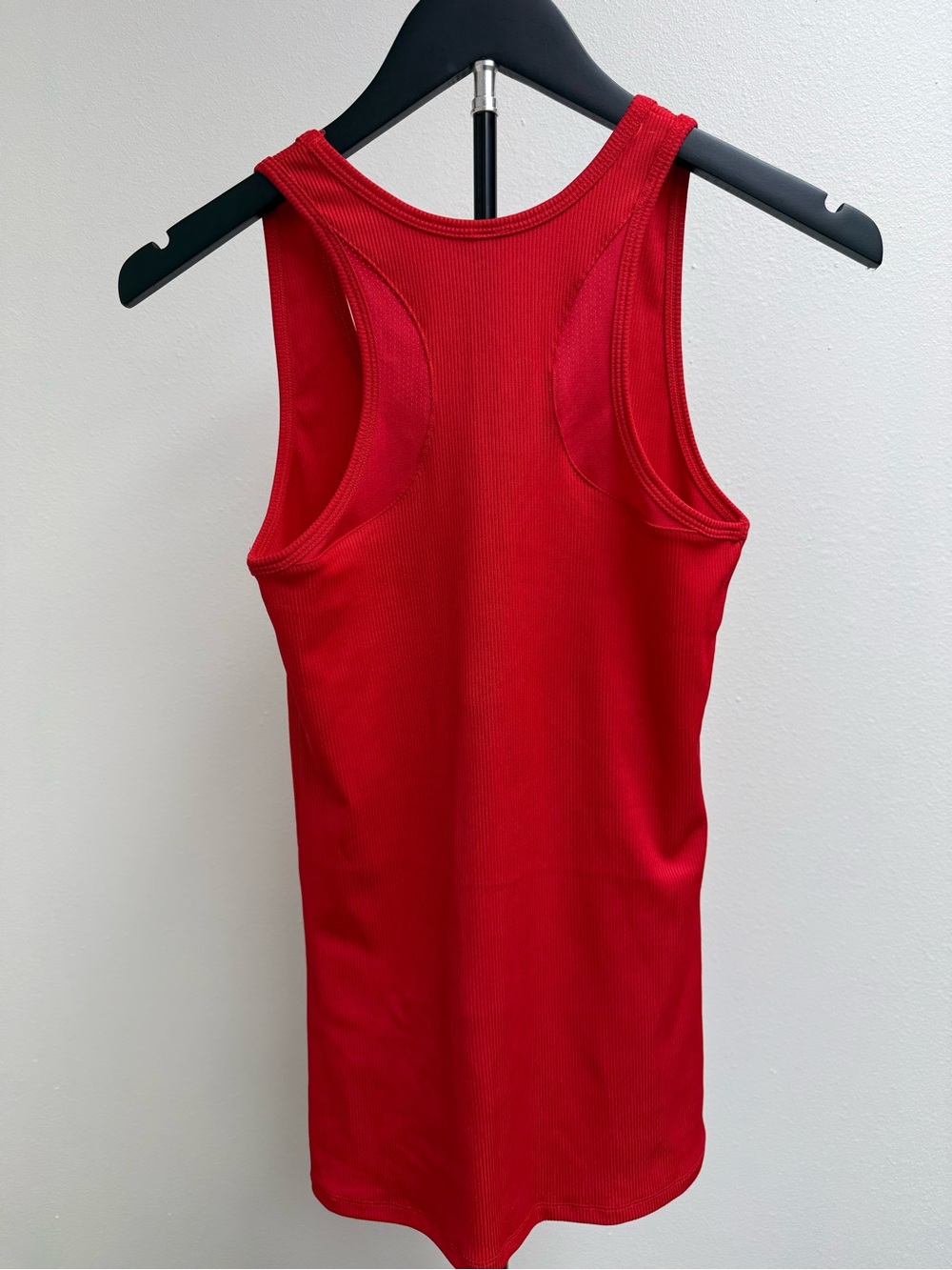 Under Armour Ribbed Red Racerback Performance Tank - Picture 2 of 4
